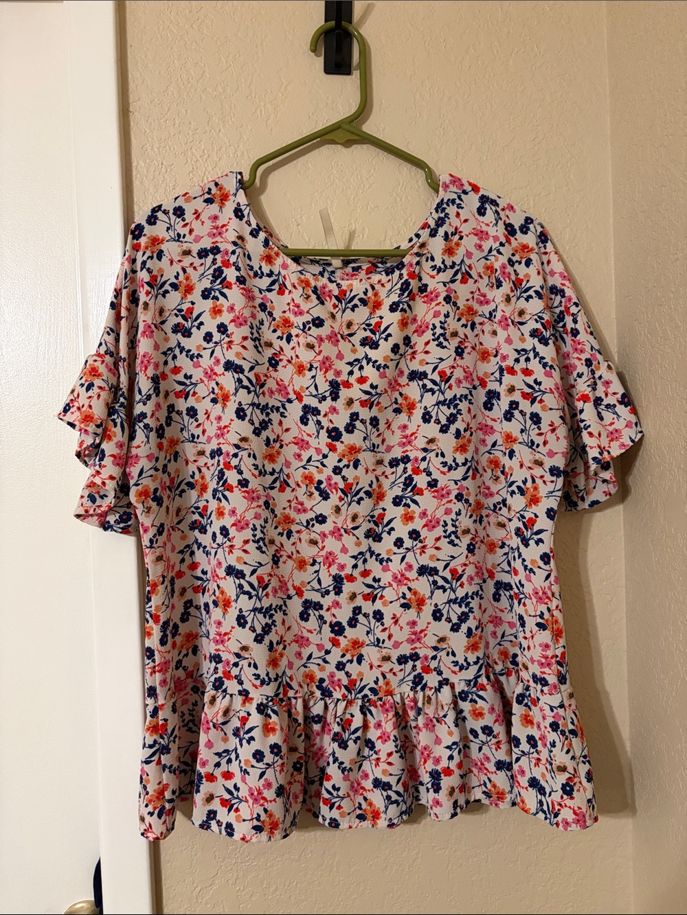Floral Ruffle-Hem Short Sleeve Blouse - White with Pink & Navy Floral
